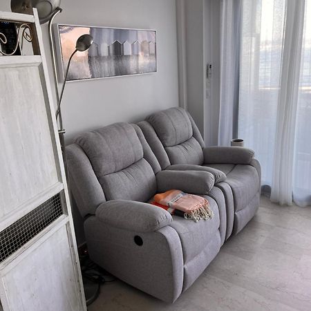 French Riviera 1 Bedroom On The Beach Facing Cannes Théoule-sur-Mer Zewnętrze zdjęcie
