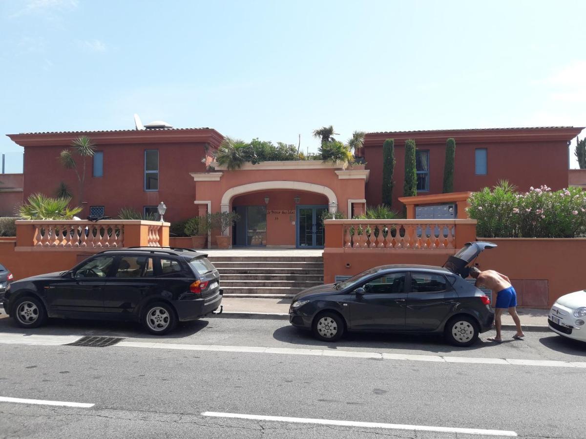 French Riviera 1 Bedroom On The Beach Facing Cannes Théoule-sur-Mer Zewnętrze zdjęcie
