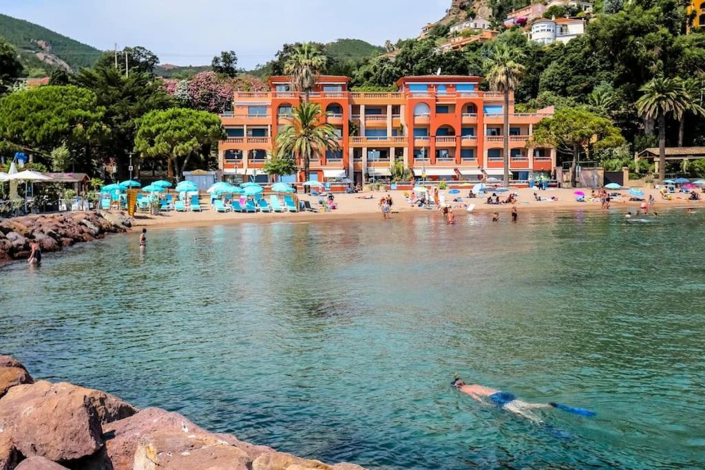 French Riviera 1 Bedroom On The Beach Facing Cannes Théoule-sur-Mer Zewnętrze zdjęcie