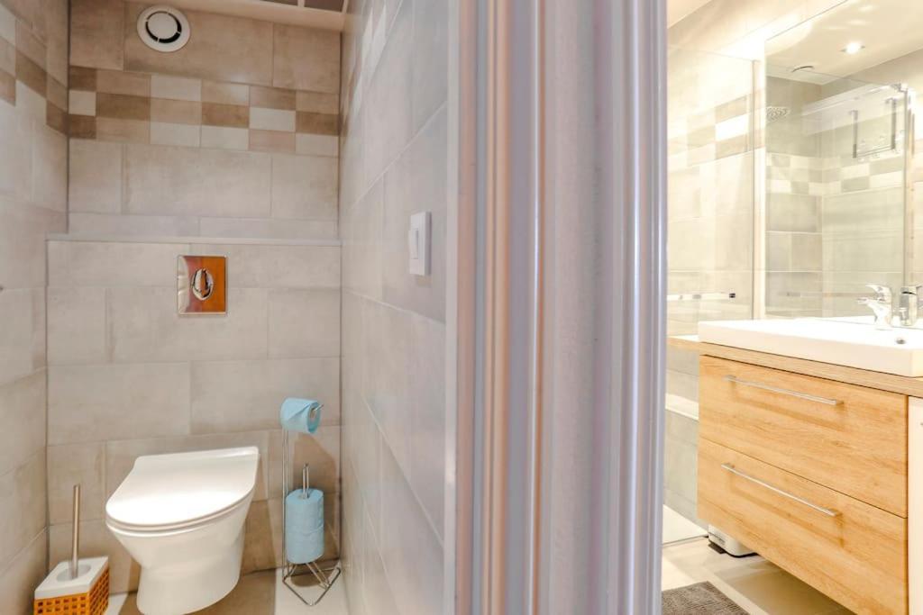 French Riviera 1 Bedroom On The Beach Facing Cannes Théoule-sur-Mer Zewnętrze zdjęcie